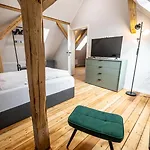 6 130 M2 Wundervoll Sanierte Zentral Ruhig Hochwertig Appartement *