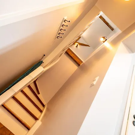 6 130 M2 Wundervoll Sanierte Zentral Ruhig Hochwertig Apartamento
