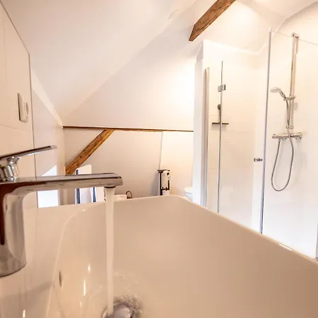 6 130 M2 Wundervoll Sanierte Zentral Ruhig Hochwertig Apartamento *